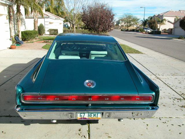 1967 dodge charger 426 back