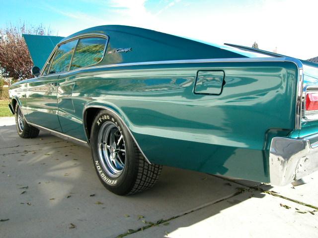 1967 dodge charger 426 side back